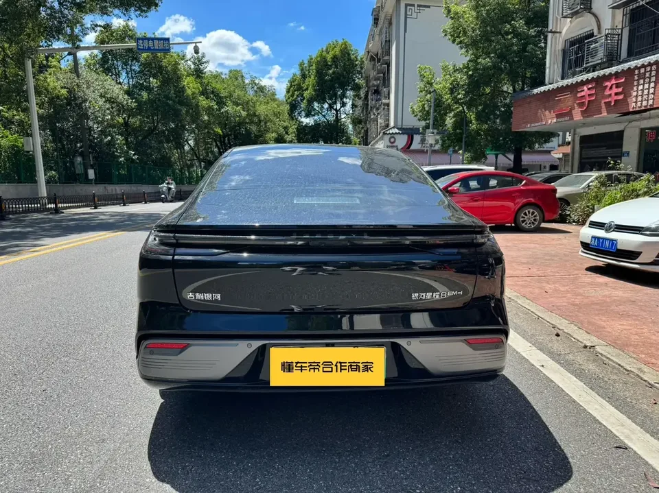 Geely Galaxy Star 8 PHEV Galaxy Star 8 PHEV 2025 130km EM-i Premium Edition 2025 — thumbnail 2
