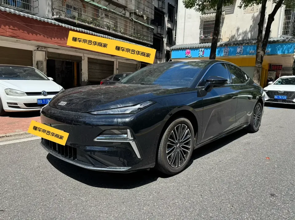 Geely Galaxy Star 8 PHEV Galaxy Star 8 PHEV 2025 130km EM-i Premium Edition 2025 — photo 1, buy with delivery to Moscow