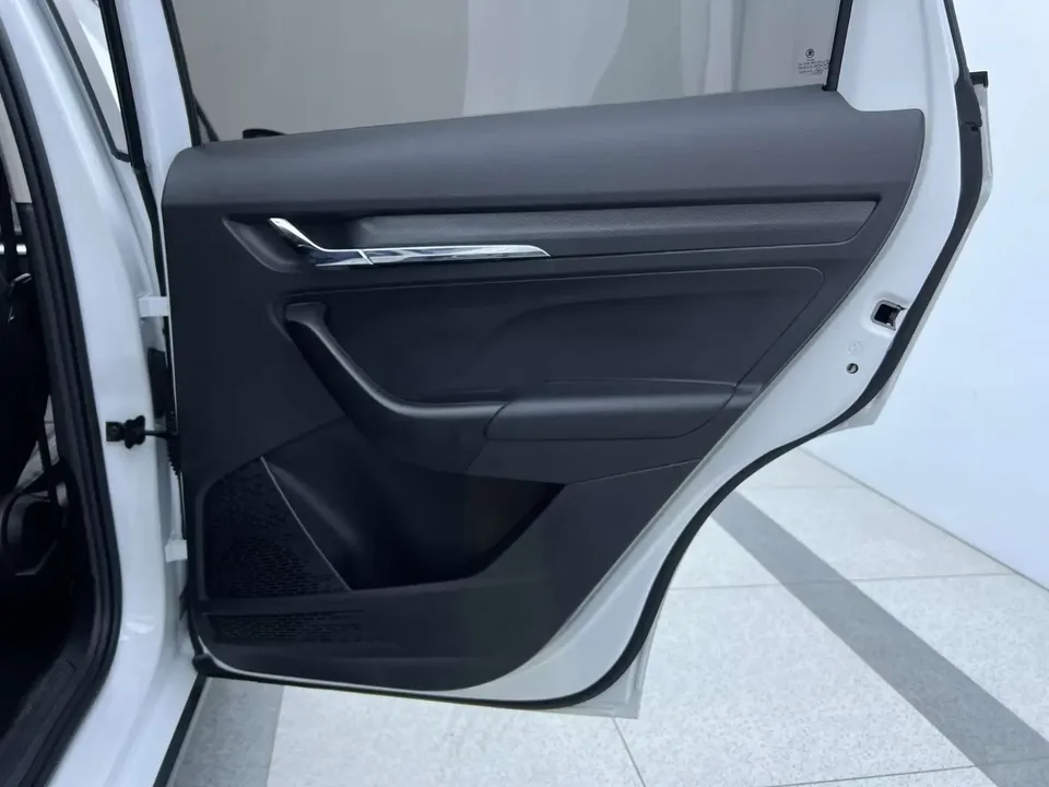Skoda Comek Comek 2023 Modified 1.5L Automatic Comfort Edition 2023 — thumbnail 3