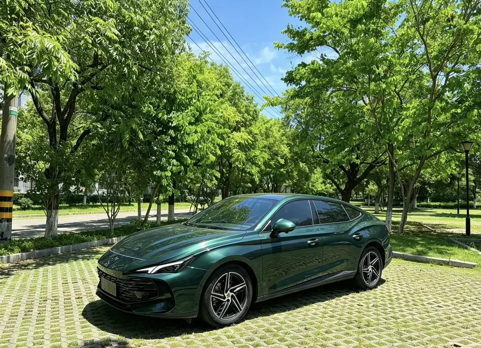 MG 7 MG7 2023 1.5T DCT Deluxe Edition 2023 — photo 1, buy with delivery to Moscow