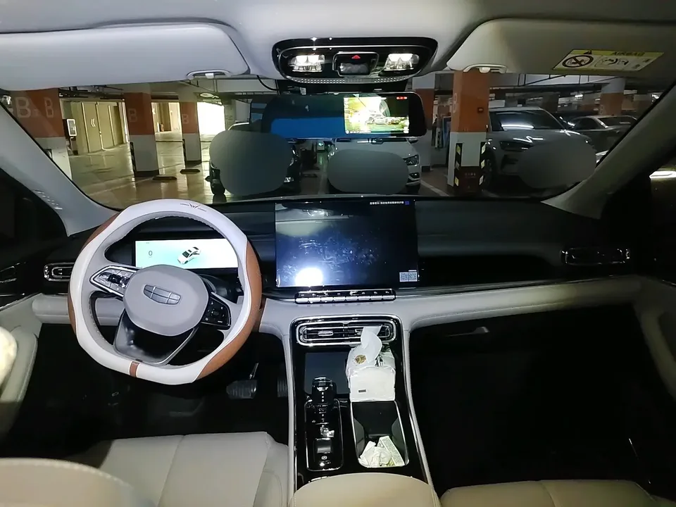 Geely Emgrand emgrand 2026 5th Generation 1.5T DCT Premium 2026 — thumbnail 2