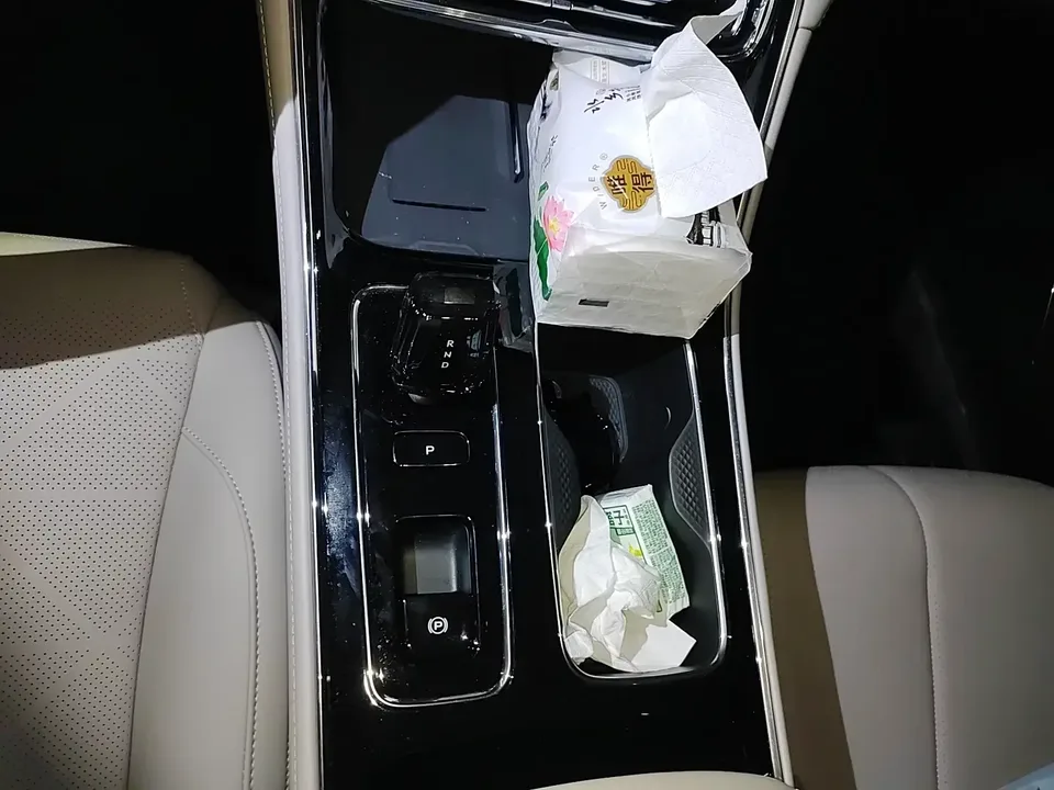 Geely Emgrand emgrand 2026 5th Generation 1.5T DCT Premium 2026 — thumbnail 3