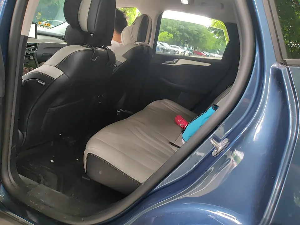 Ford Escape Ruiji 2024 EcoBoost 245 2WD Leisure Edition 2024 — thumbnail 3