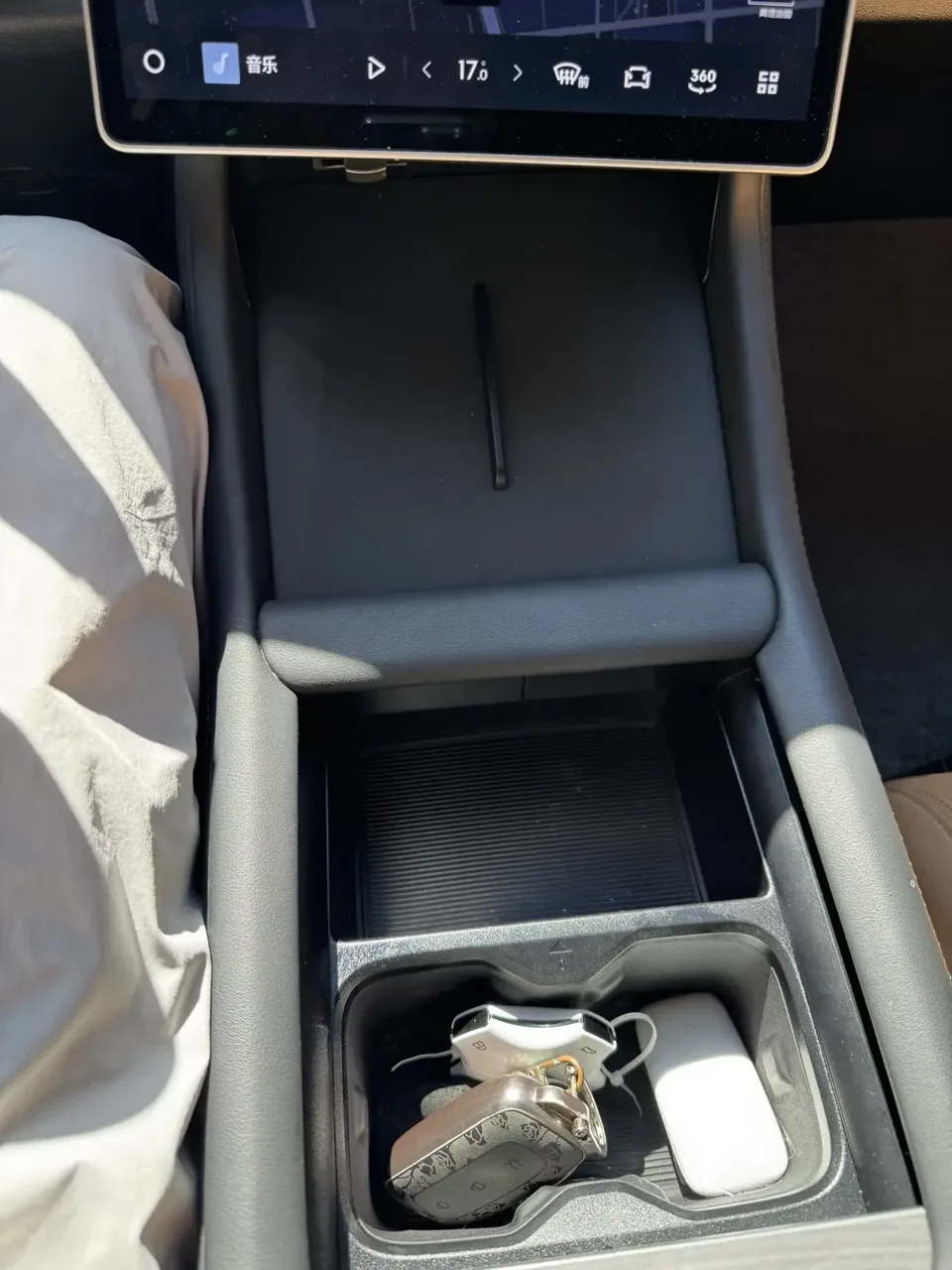 Geely Galaxy L7 Galaxy L7 2025 1.5L EM-i 115km Long-distance Edition 2025 — thumbnail 3