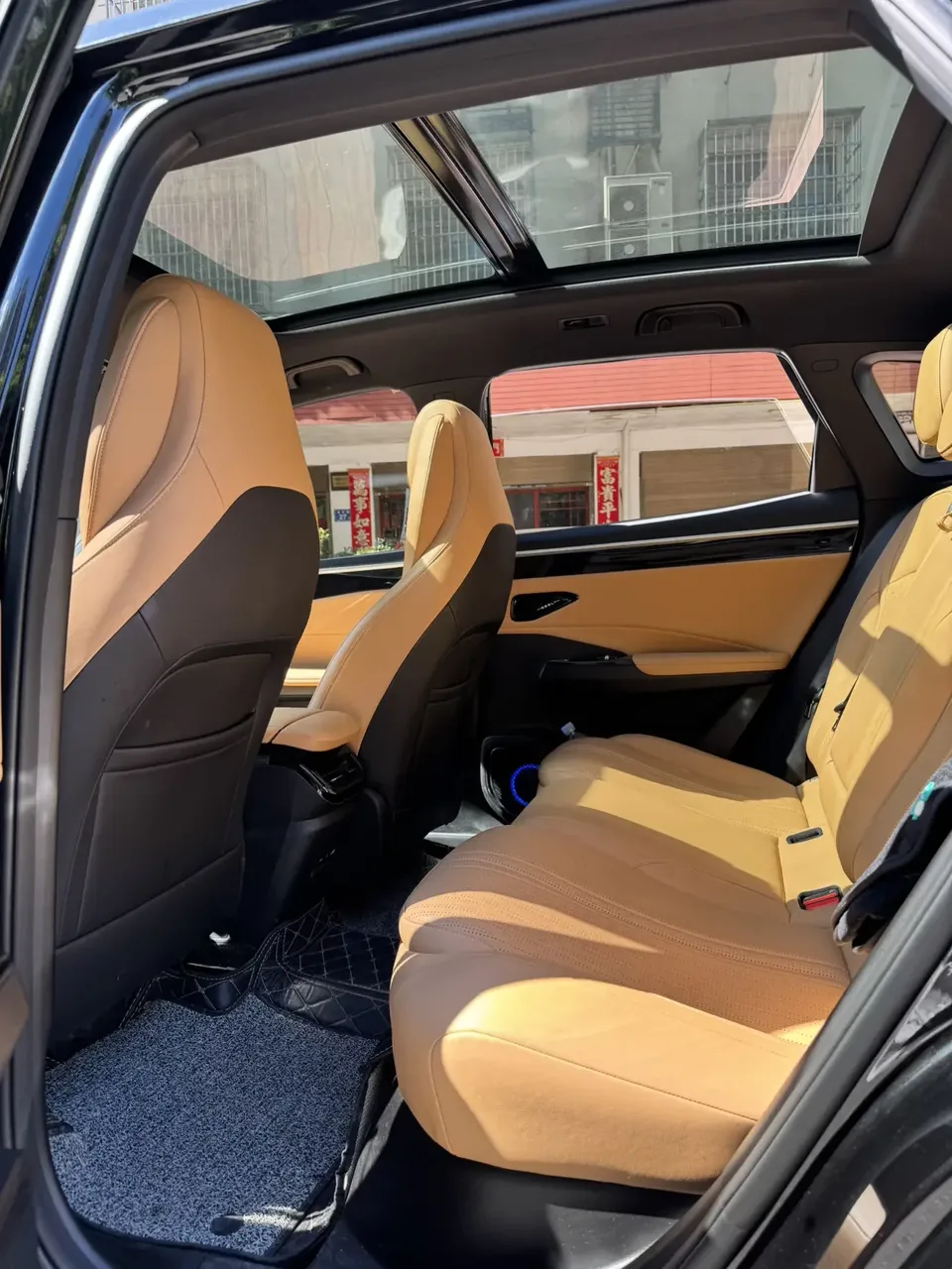 Geely Galaxy L7 Galaxy L7 2025 1.5L EM-i 115km Long-distance Edition 2025 — thumbnail 4
