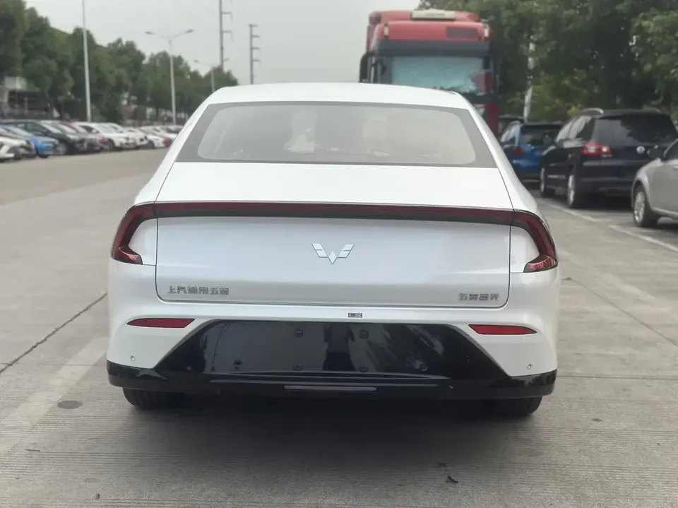 Wuling Starlight PHEV Wuling Starlight PHEV 2025 150km Intelligent Pilot 2026 — thumbnail 2