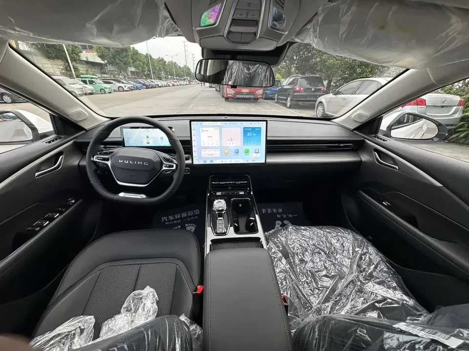 Wuling Starlight PHEV Wuling Starlight PHEV 2025 150km Intelligent Pilot 2026 — thumbnail 3