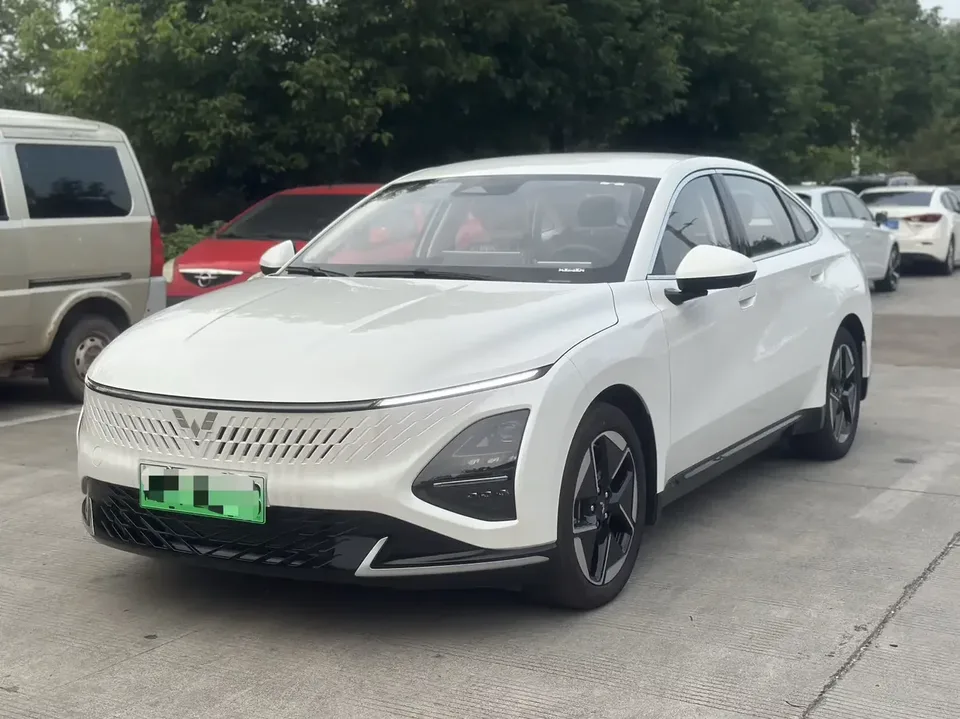 Wuling Starlight PHEV Wuling Starlight PHEV 2025 150km Intelligent Pilot 2026 — photo 1, buy with delivery to Moscow