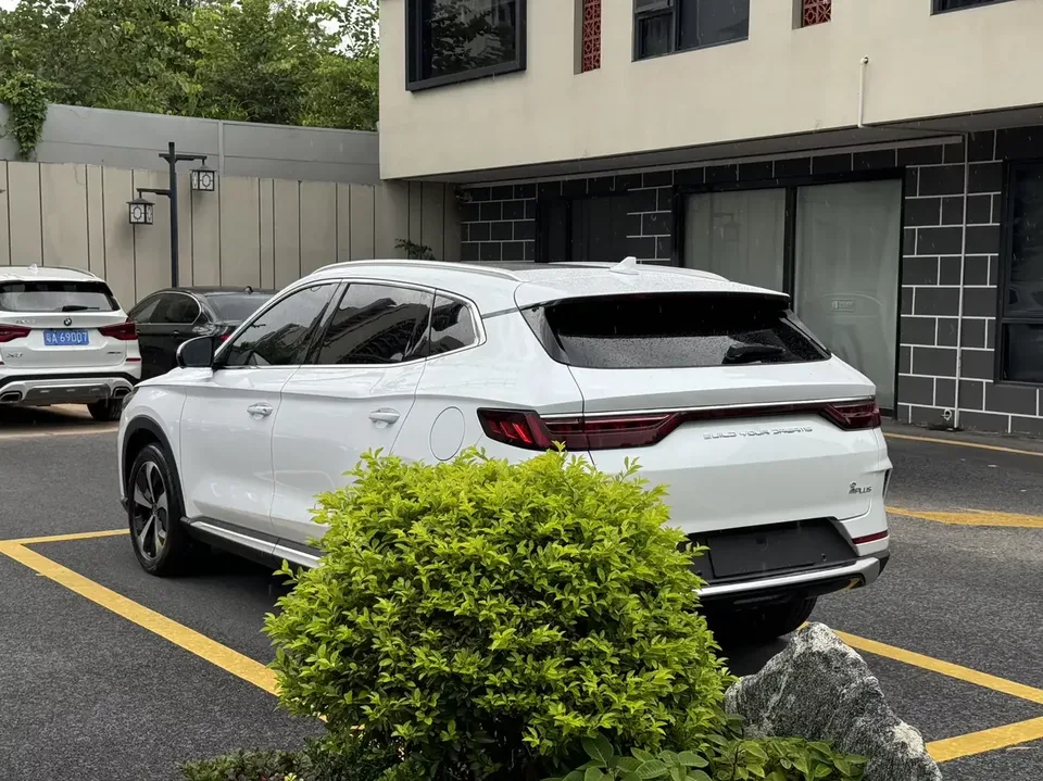 BYD Song PLUS DM Song PLUS DM 2021 DM-i 51KM 2WD Premium Edition 2022 — миниатюра 2