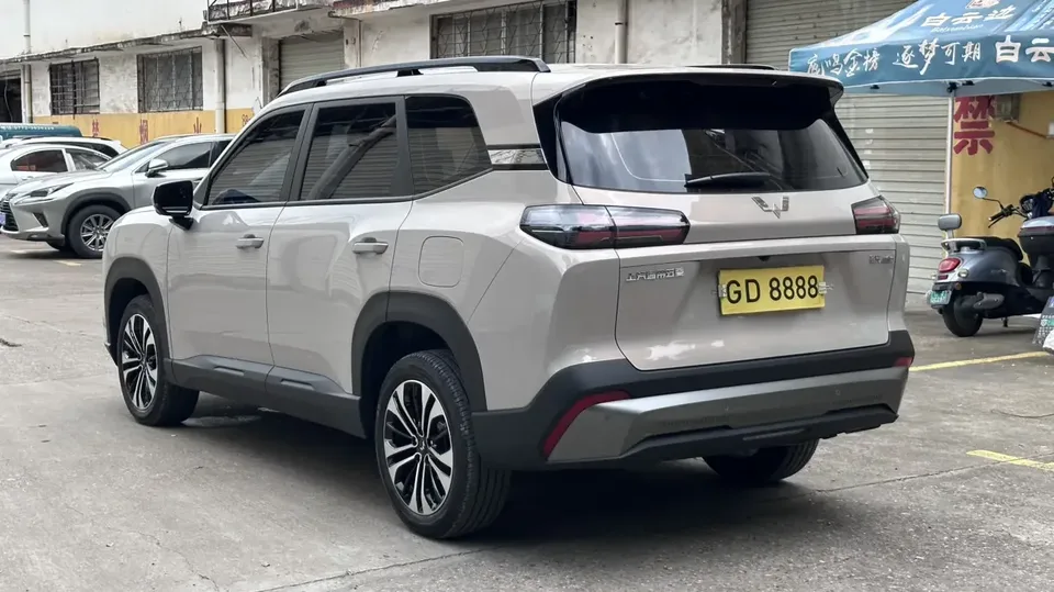 Wuling Starlight 560 PHEV Starlight 560 PHEV 2026 125km Luxury 2025 — thumbnail 2