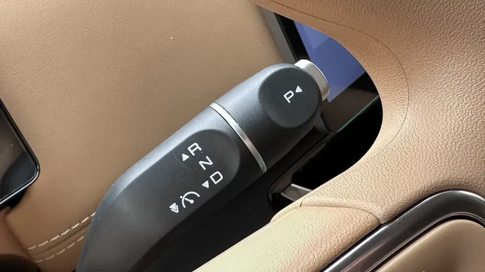 Wuling Starlight 560 PHEV Starlight 560 PHEV 2026 125km Luxury 2025 — thumbnail 3