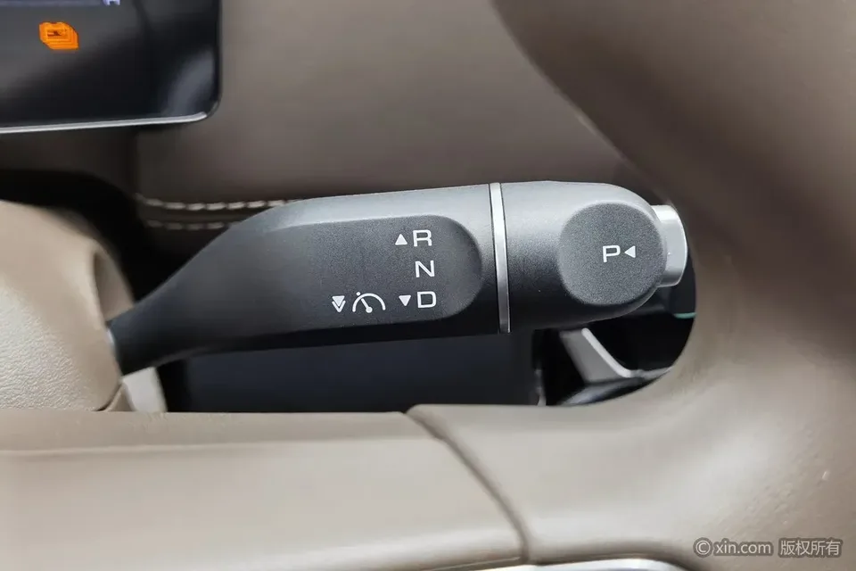 Wuling Starlight 560 PHEV Starlight 560 PHEV 2026 125km Luxury 2025 — thumbnail 4