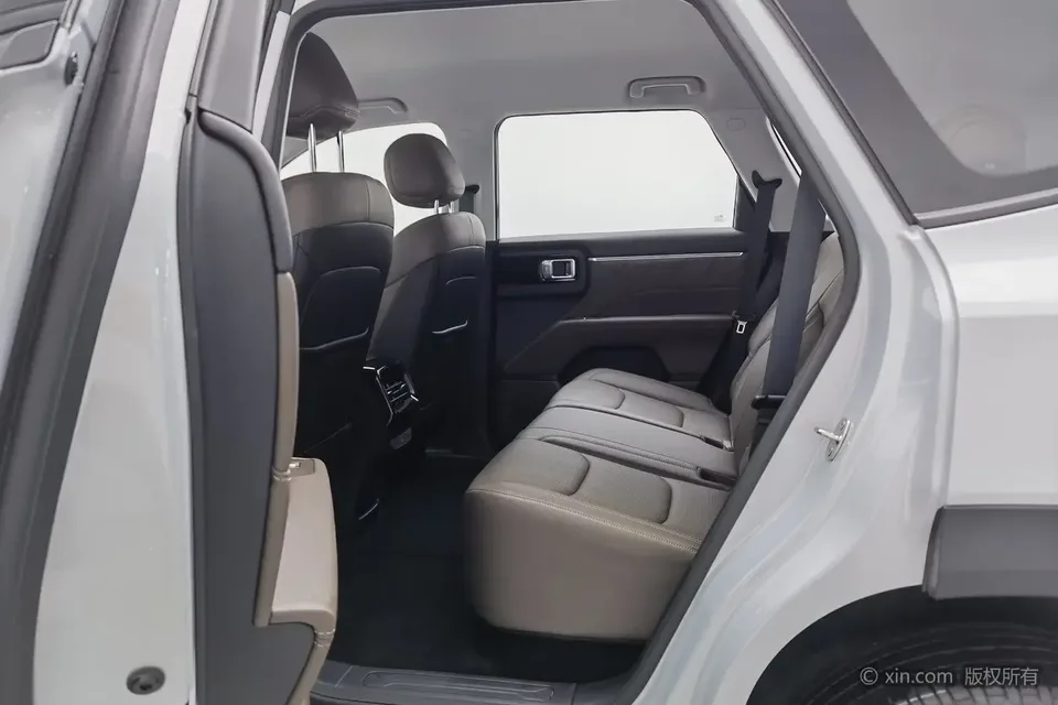 Wuling Starlight 560 PHEV Starlight 560 PHEV 2026 125km Luxury 2025 — thumbnail 5
