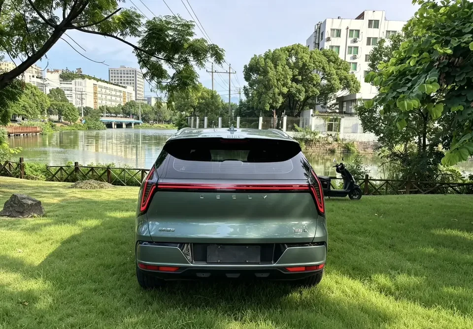 Geely Atlas L Boyue L 2025 The fourth generation 1.5TD DCT starts its journey 2025 — thumbnail 2