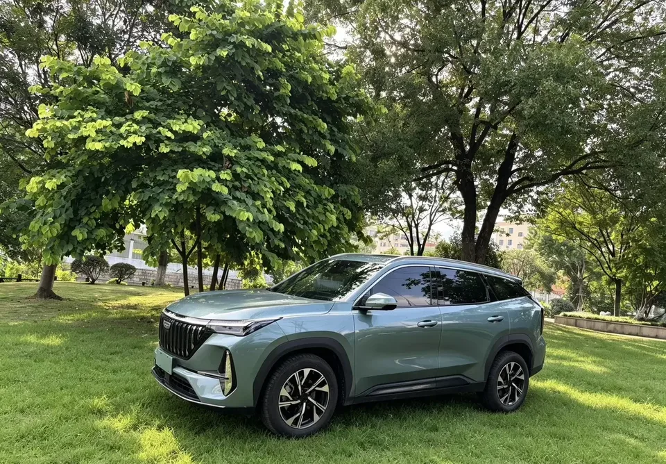 Geely Atlas L Boyue L 2025 The fourth generation 1.5TD DCT starts its journey 2025 — photo 1, buy with delivery to Moscow