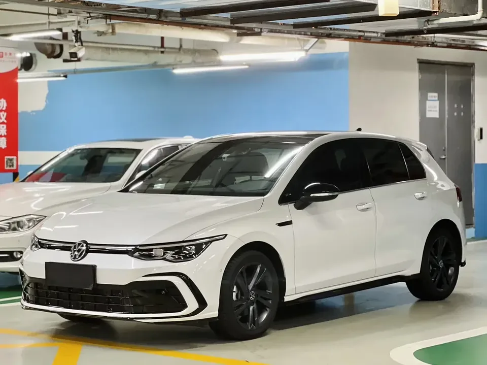 Volkswagen Golf golf 2023 280TSI DSG R-Line 2024 — photo 1, buy with delivery to Moscow