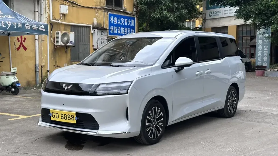 Wuling Starlight 730 EV Starlight 730 EV 2025 500km Luxury 2025 — photo 1, buy with delivery to Moscow