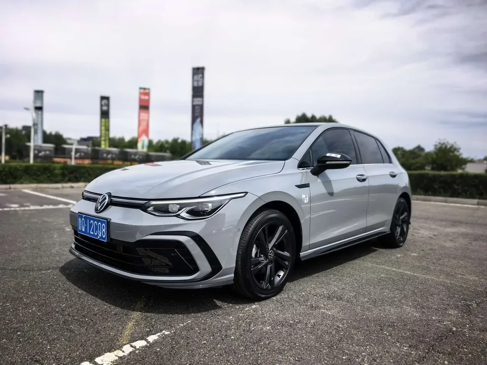 Volkswagen Golf golf 2023 280TSI DSG R-Line Lite 2023 — photo 1, buy with delivery to Moscow