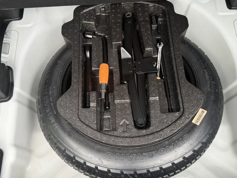 Geely Coolray SX11 Binyue 2021 240T DCT Diamond Edition 2022 — thumbnail 2