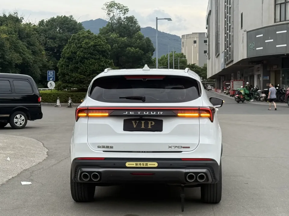 Jetour Jietu X70 PLUS Jietu X70 PLUS 2023 1.5T DCT Brave PLUS 7-seater 2023 — миниатюра 2