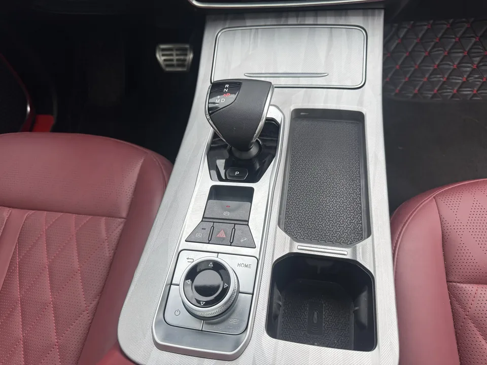 Jetour Jietu X70 PLUS Jietu X70 PLUS 2023 1.5T DCT Brave PLUS 7-seater 2023 — миниатюра 3