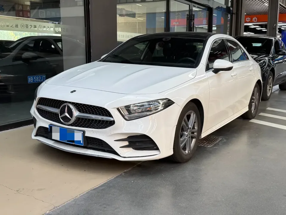 Mercedes-Benz Klasa A Mercedes Benz A Class 2022 A 180L 2022 — photo 1, buy with delivery to Moscow