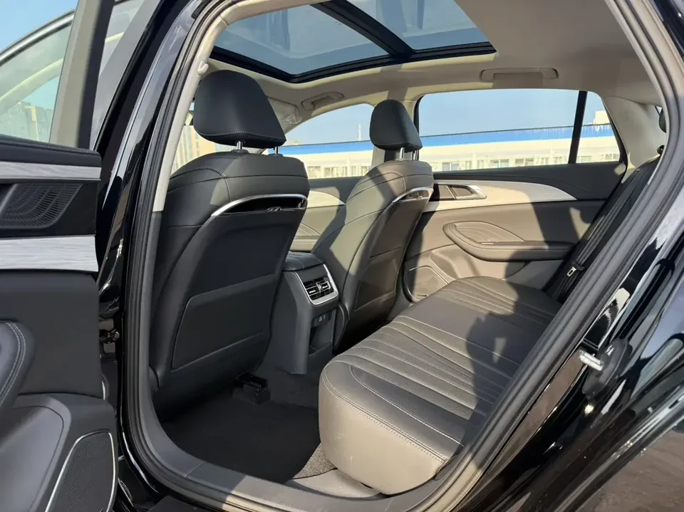 Hongqi H5 Hongqi H5 2025 1.5T DCT Flagship Edition 2025 — thumbnail 4