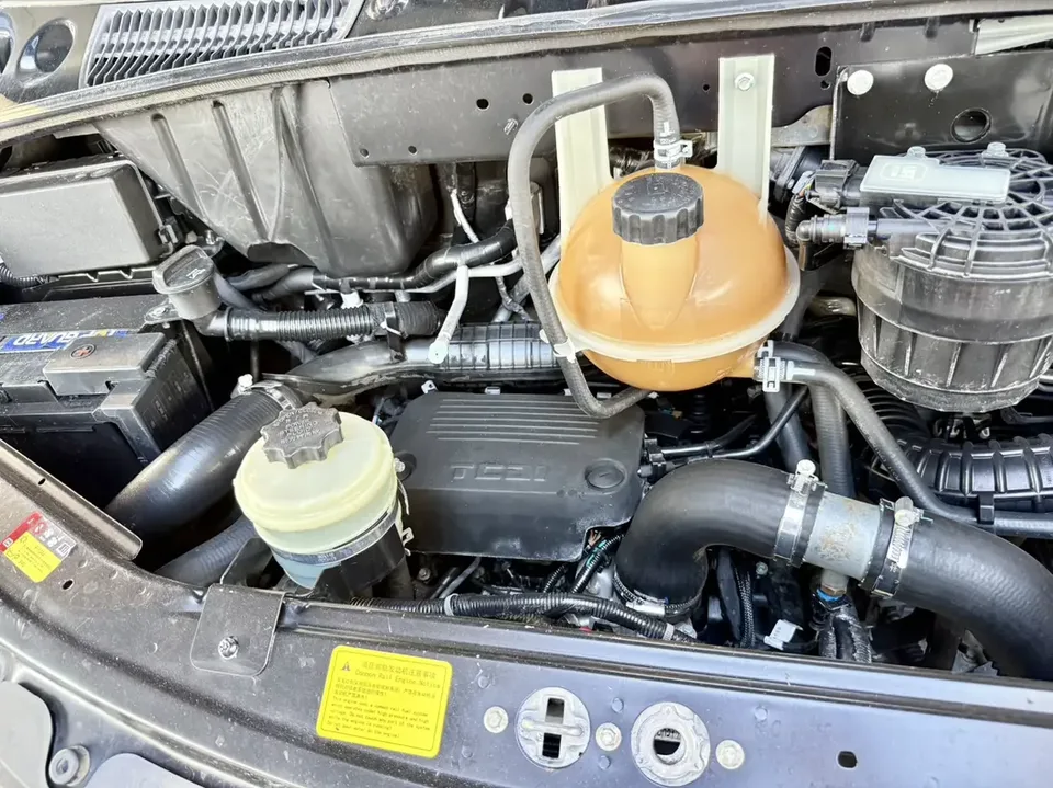 Datong Xintu V80 Xintu V80 2023 2.0T Manual Classic Aoyuntong Long Axis Ultra Low Top 6-9 Seaters 2023 — thumbnail 3