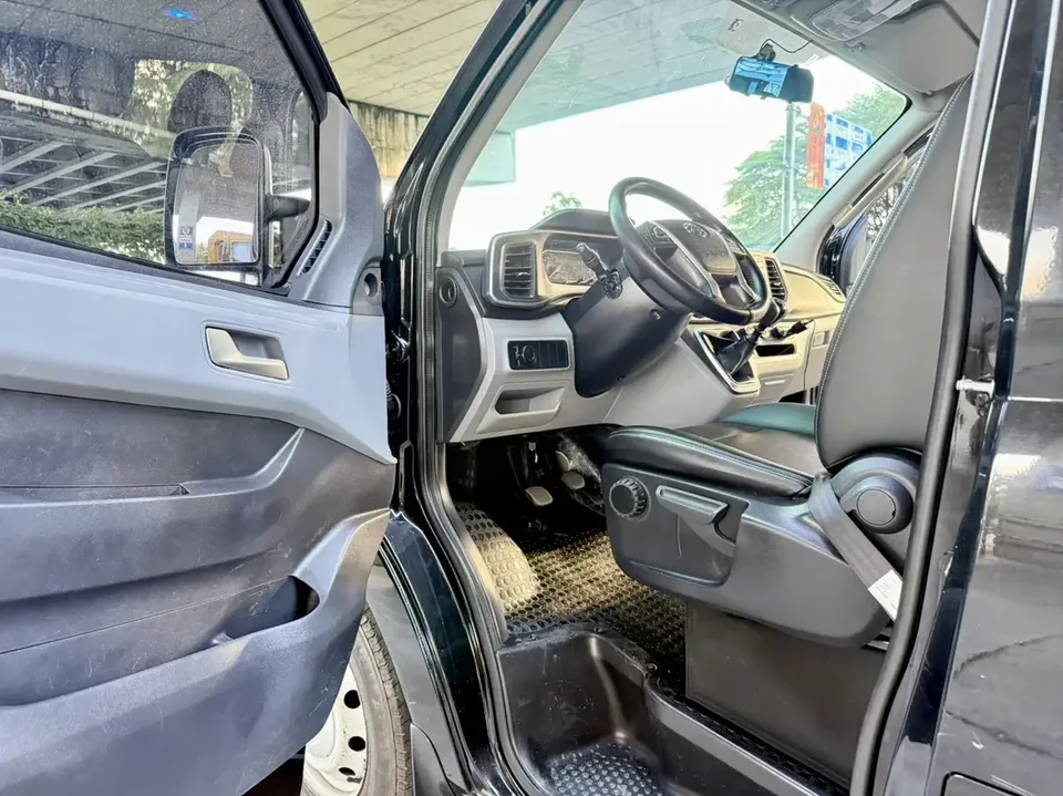 Datong Xintu V80 Xintu V80 2023 2.0T Manual Classic Aoyuntong Long Axis Ultra Low Top 6-9 Seaters 2023 — thumbnail 4