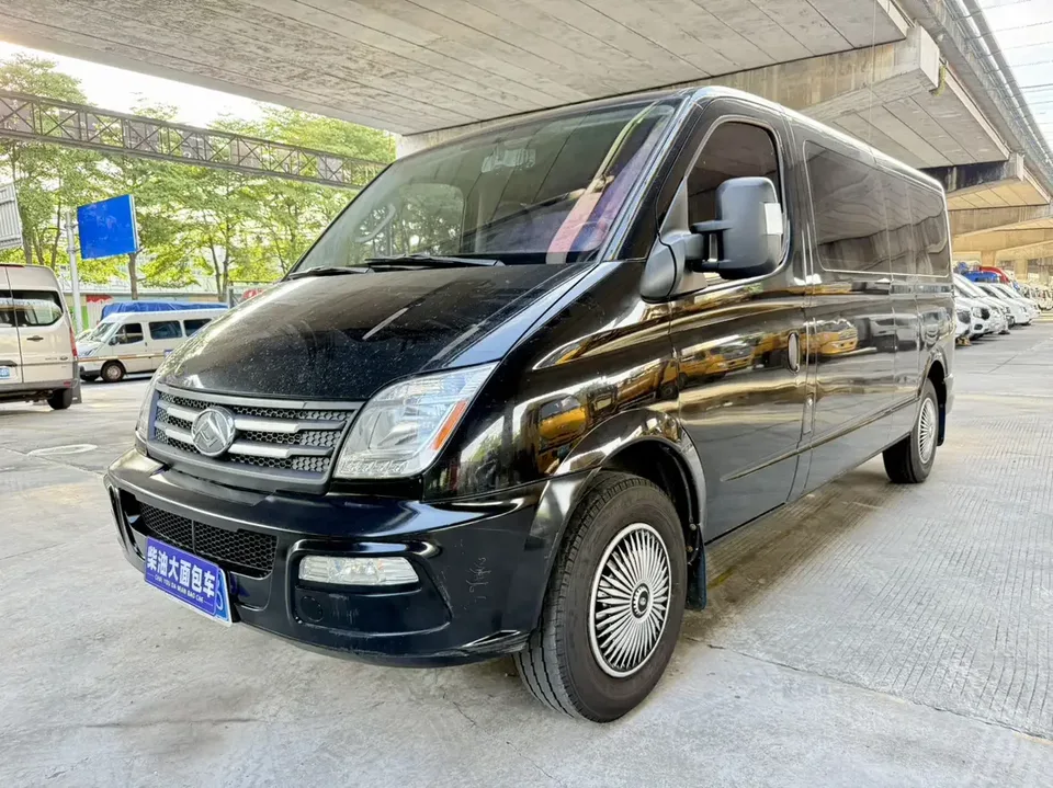 Datong Xintu V80 Xintu V80 2023 2.0T Manual Classic Aoyuntong Long Axis Ultra Low Top 6-9 Seaters 2023 — photo 1, buy with delivery to Moscow