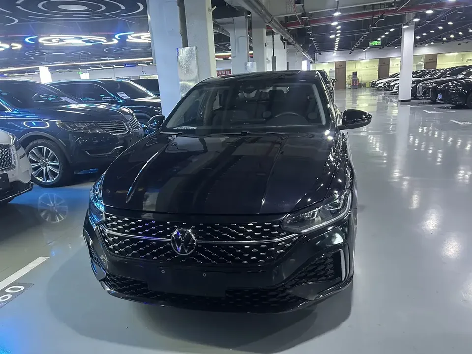 Volkswagen Lavida Lavida 2024 1.5L Automatic Starry Sky 5 Million Edition 2024 — photo 1, buy with delivery to Moscow