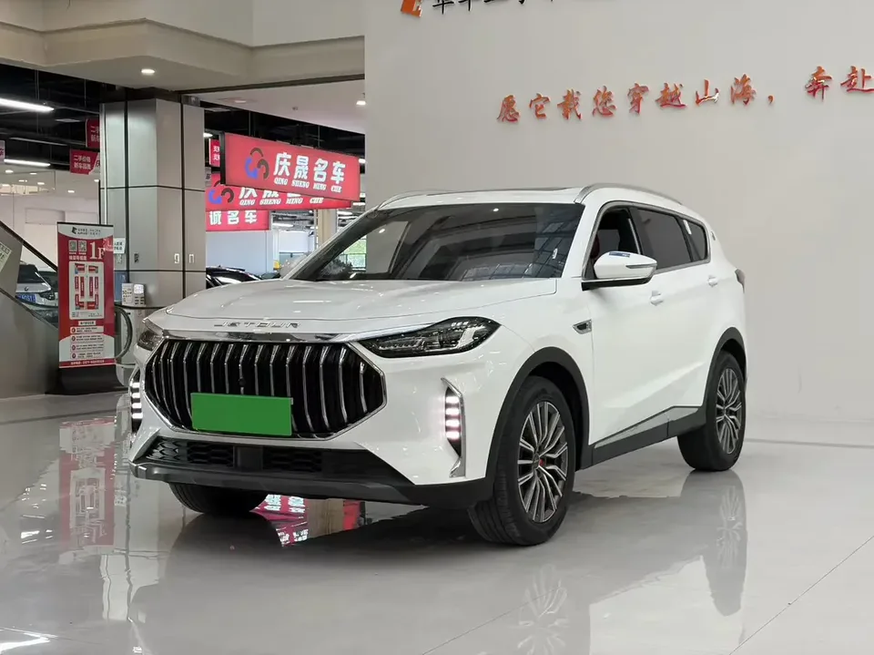 Jetour Jietu X70 PLUS Jietu X70 PLUS 2025 Champion Edition 1.5T DCT Champion PRO 7 Seaters 2025 — photo 1, buy with delivery to Moscow