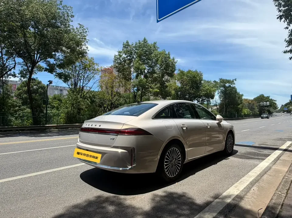 Roewe M7 DMH Roewe M7 DMH 2025 160km Premium Edition 2025 — thumbnail 2