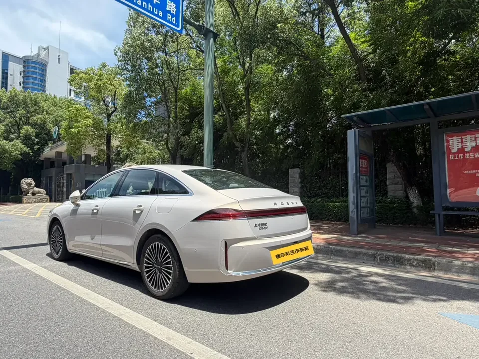 Roewe M7 DMH Roewe M7 DMH 2025 160km Premium Edition 2025 — thumbnail 4