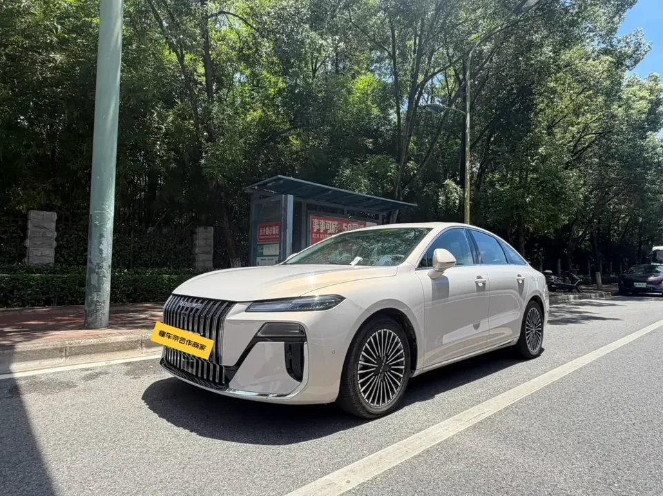 Roewe M7 DMH Roewe M7 DMH 2025 160km Premium Edition 2025 — photo 1, buy with delivery to Moscow