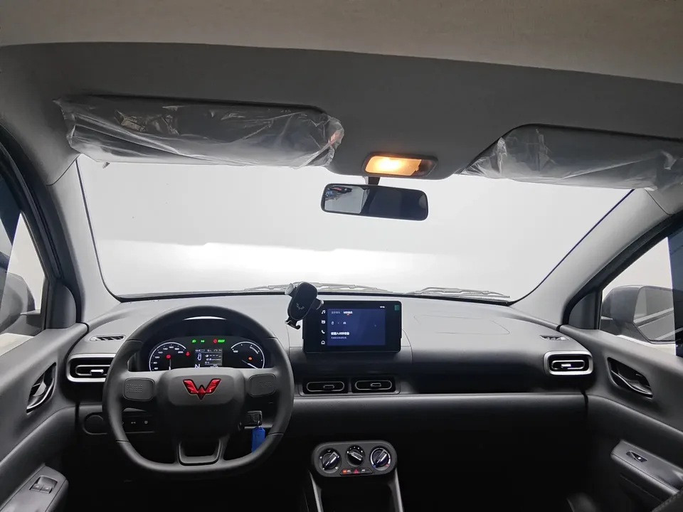 Wuling Hongguang pure electric version Wuling Hongguang pure electric version 2024 300KM Standard 2026 — thumbnail 2