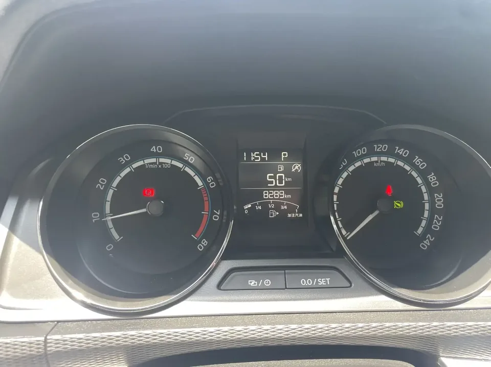 Skoda Comek Comek 2023 Modified 1.5L Automatic Comfort Edition 2023 — thumbnail 3