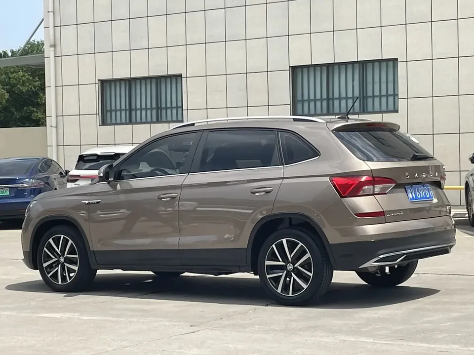 Skoda Comek Comek 2023 Modified 1.5L Automatic Comfort Edition 2023 — thumbnail 4