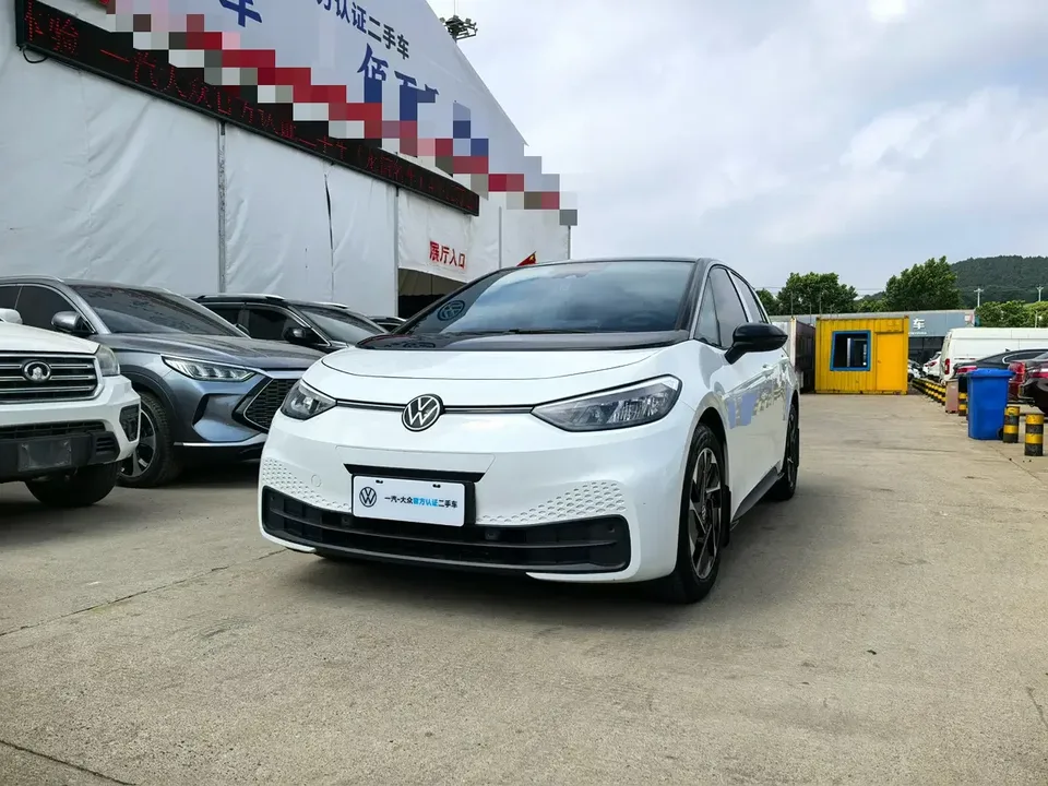 Volkswagen ID.3 Volkswagen ID.3 2025 Smart Model 2024 — photo 1, buy with delivery to Moscow