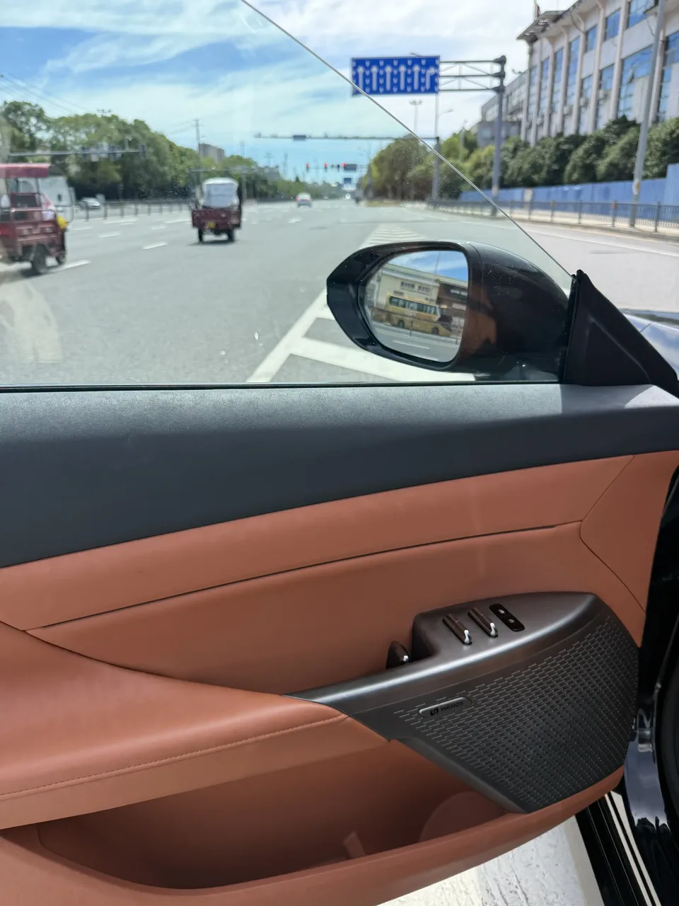 Dongfeng YiPai 007 Yipai 007 2024 Extended Range 200 Pro 2024 — thumbnail 3
