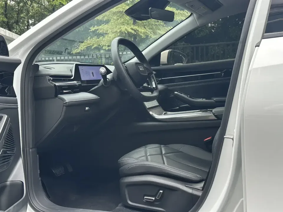 Geely Galaxy L6 Galaxy L6 2024 Longteng version 1.5T DHT 125km PLUS 2024 — thumbnail 3