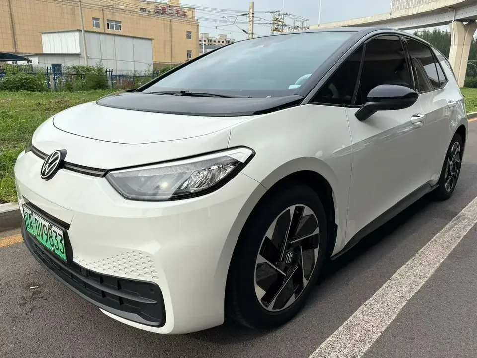 Volkswagen ID.3 Volkswagen ID.3 2025 Smart Model 2024 — photo 1, buy with delivery to Moscow