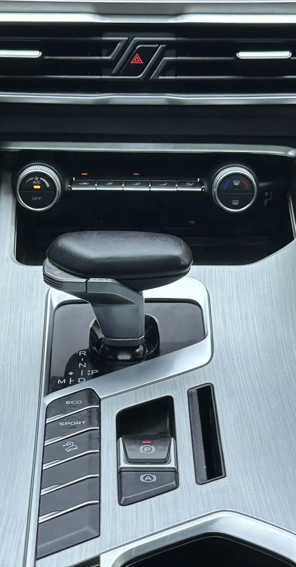 Geely Coolray SX11 Binyue 2021 240T DCT Diamond Edition 2022 — thumbnail 3