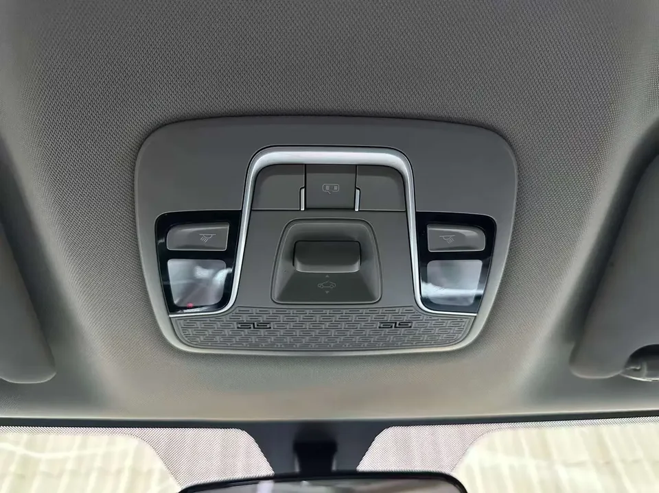 Geely Coolray SX11 Binyue 2021 240T DCT Platinum Edition 2023 — thumbnail 3