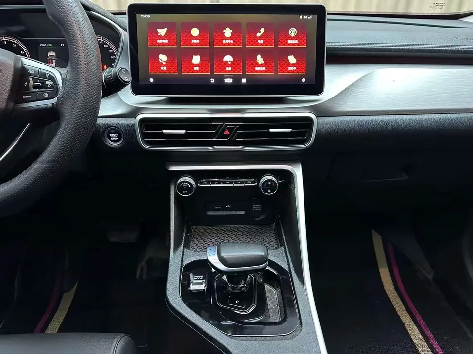Geely Coolray SX11 Binyue 2021 240T DCT Platinum Edition 2023 — thumbnail 4