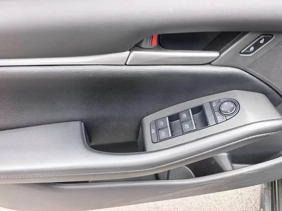 Mazda Axela Mazda3 Angkesela 2023 2.0L Automatic Quality Edition 2024 — миниатюра 5