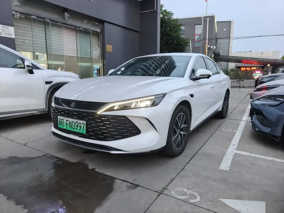 BYD Qin L DM Qin L DM 2025 DM-i 120KM Intelligent Driving Edition 2025 — фото 1, купить с доставкой в Москву