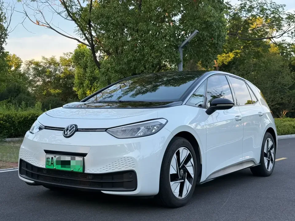 Volkswagen ID.3 Volkswagen ID.3 2024 Outstanding Edition 2024 — photo 1, buy with delivery to Moscow