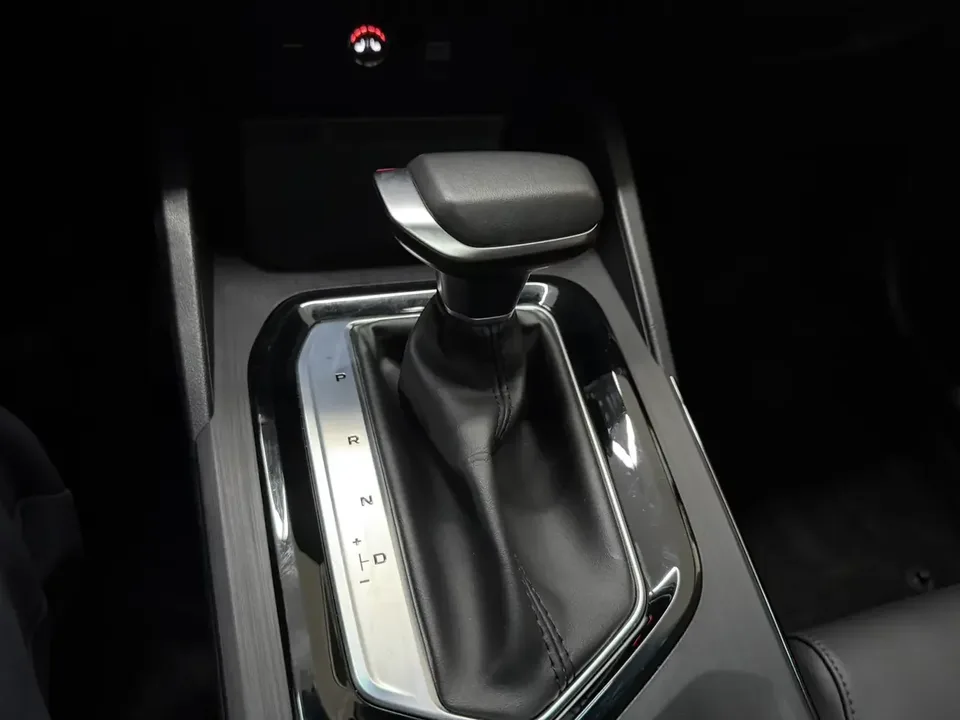 Geely Emgrand S Emgrand S 2021 1.4T CVT Luxury 2022 — thumbnail 4