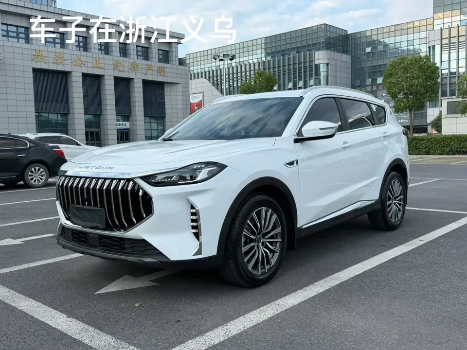 Jetour Jietu X70 PLUS Jietu X70 PLUS 2025 Champion Edition 1.5T DCT Champion MAX+ 5 Seaters 2025 — photo 1, buy with delivery to Moscow